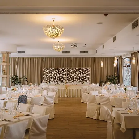 Slameny Dom & Hotel 4*