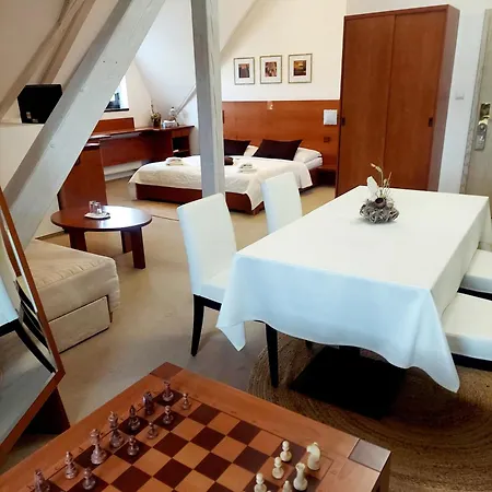 Slameny Dom & Mala Ida