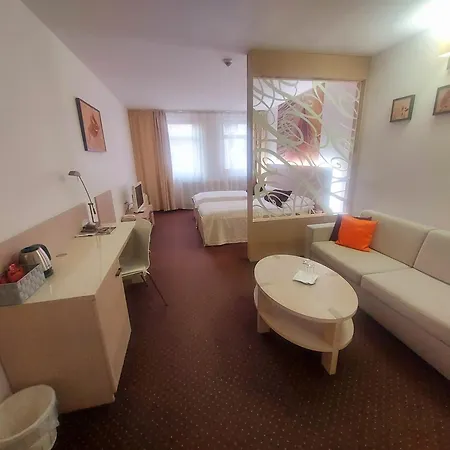 Slameny Dom & 4* Malá Ida