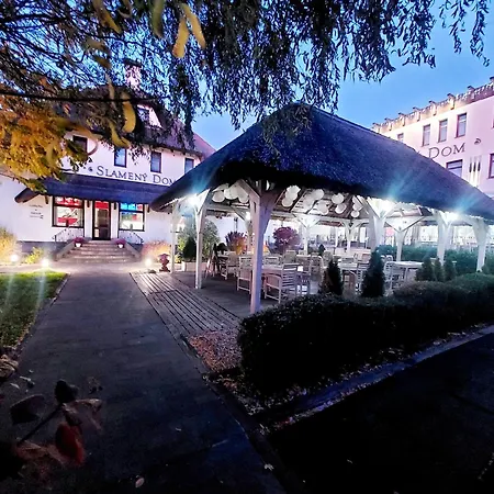 Slameny Dom & Malá Ida