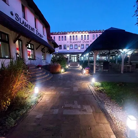 Slamený Dom