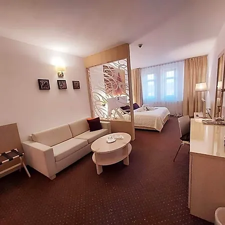 Slameny Dom & Hotel Mala Ida